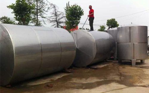 東營(yíng)1噸不銹鋼葡萄酒立式儲(chǔ)存罐定做加工釀酒設(shè)備文軒